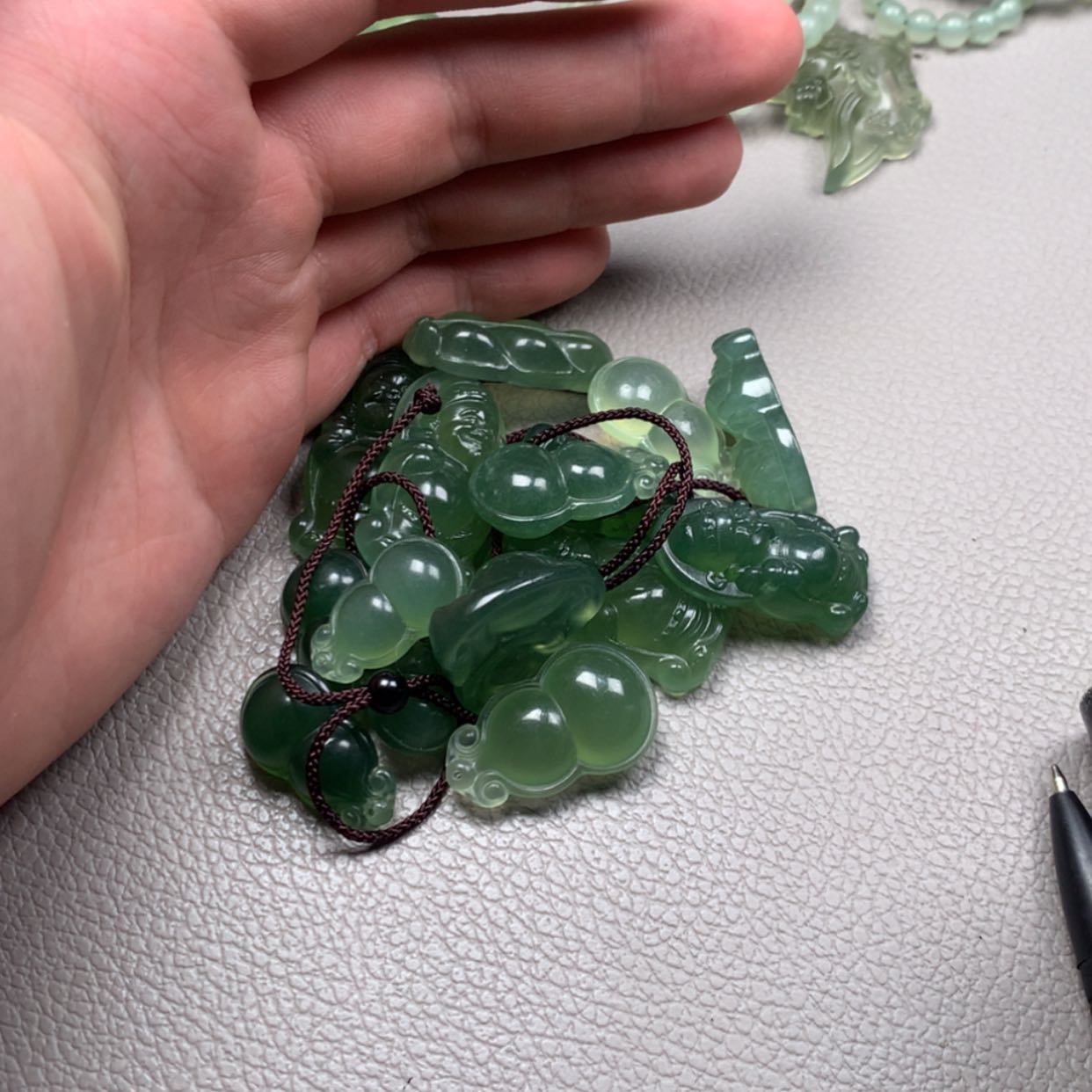 【闪购商品】蛇纹石玉未镶嵌岫玉拍三单君*