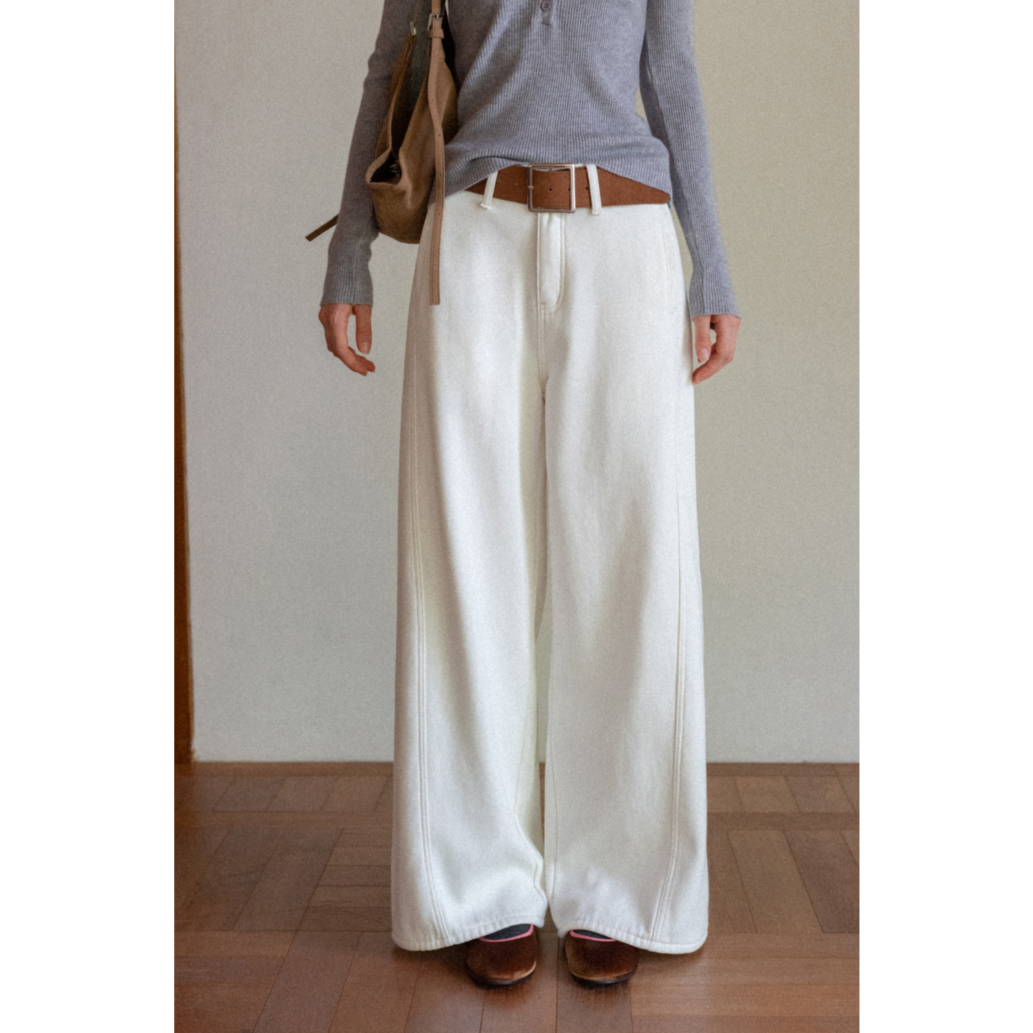 EGGKA保暖加绒侧缝设计宽松阔腿牛仔裤E25B10435AF