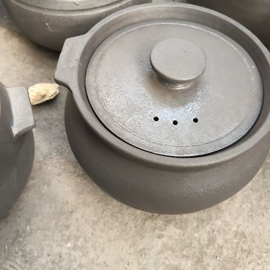 传统无涂层黑砂锅非常的好。