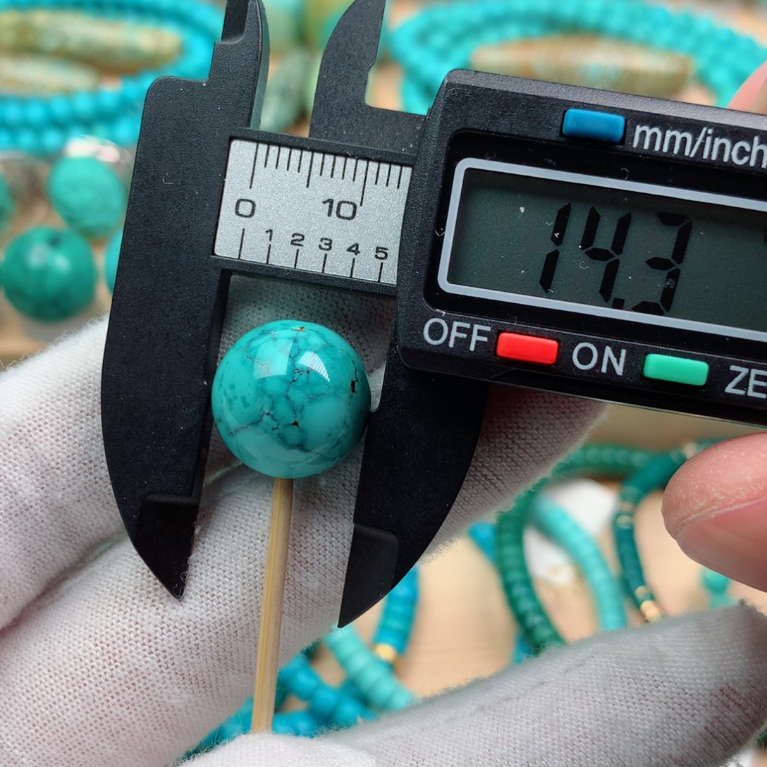 绿松石颈饰未镶嵌