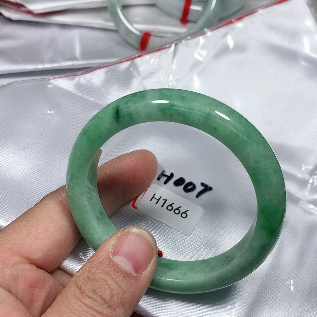 翡翠手镯未镶嵌天然缅甸翡翠手镯A货