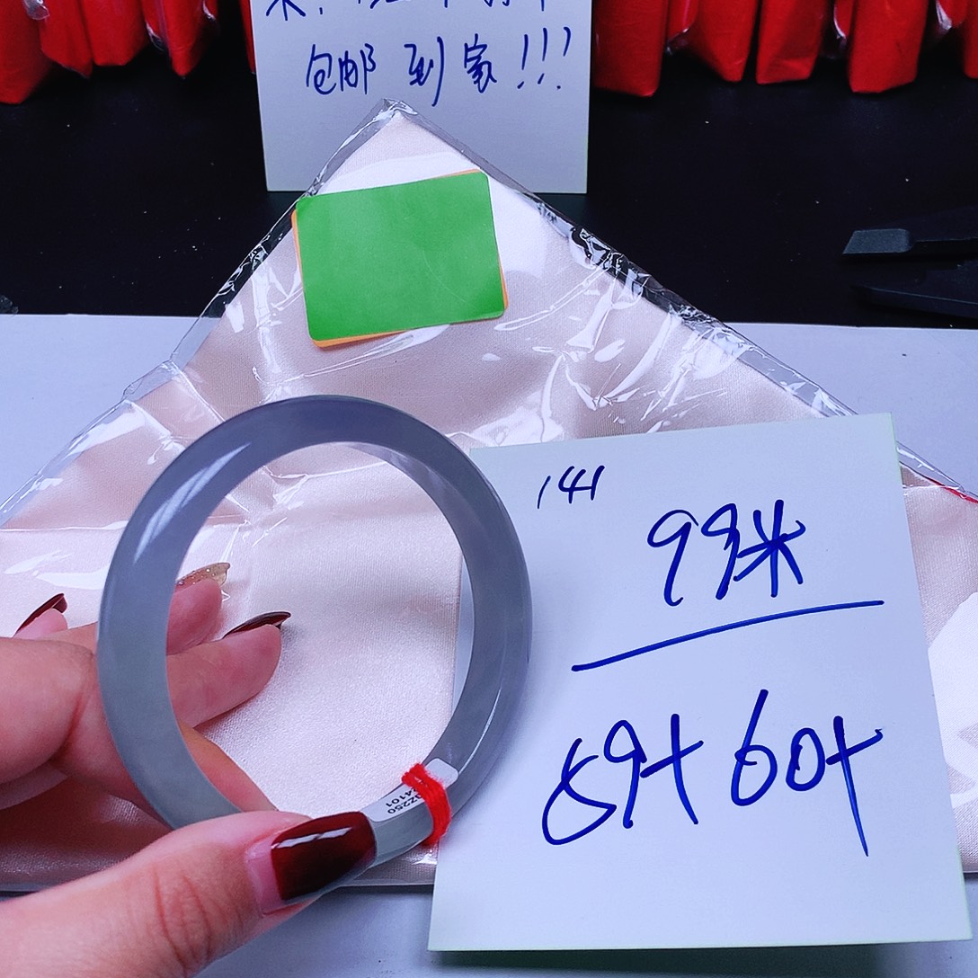 翡翠未镶嵌手镯141。     