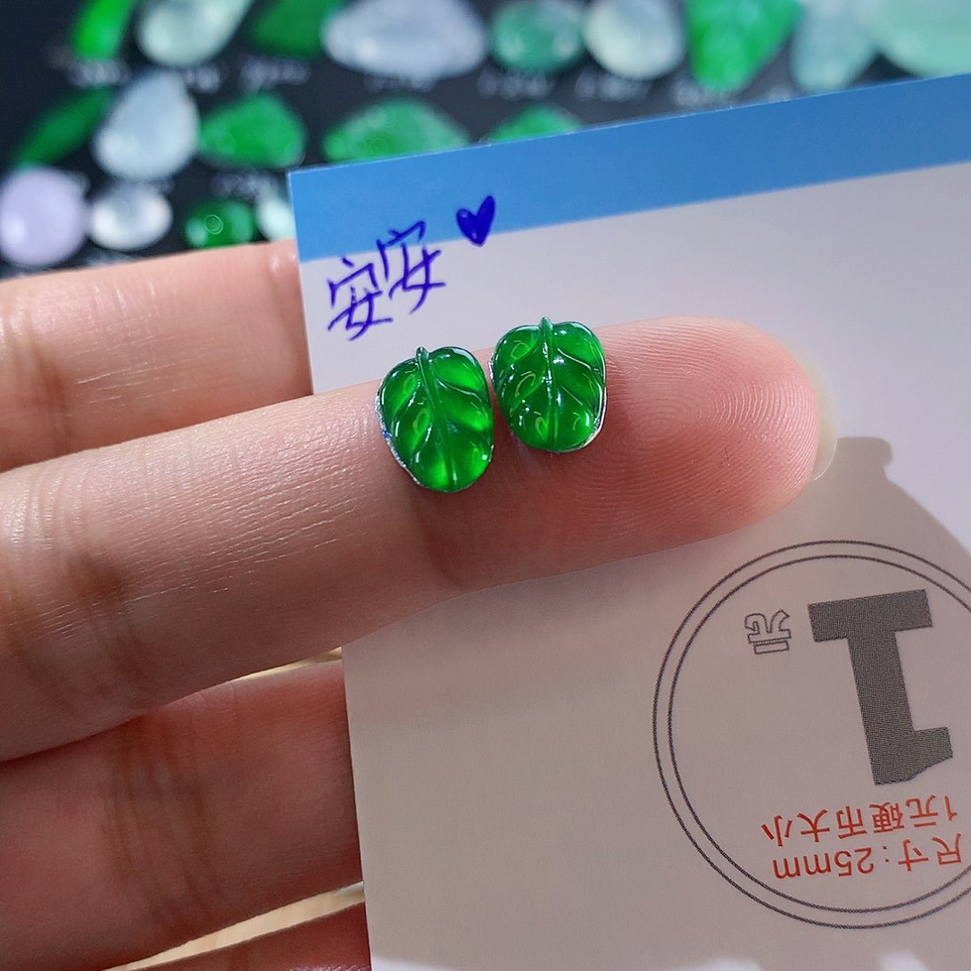 翡翠颈饰未镶嵌天然翡翠高冰叶子