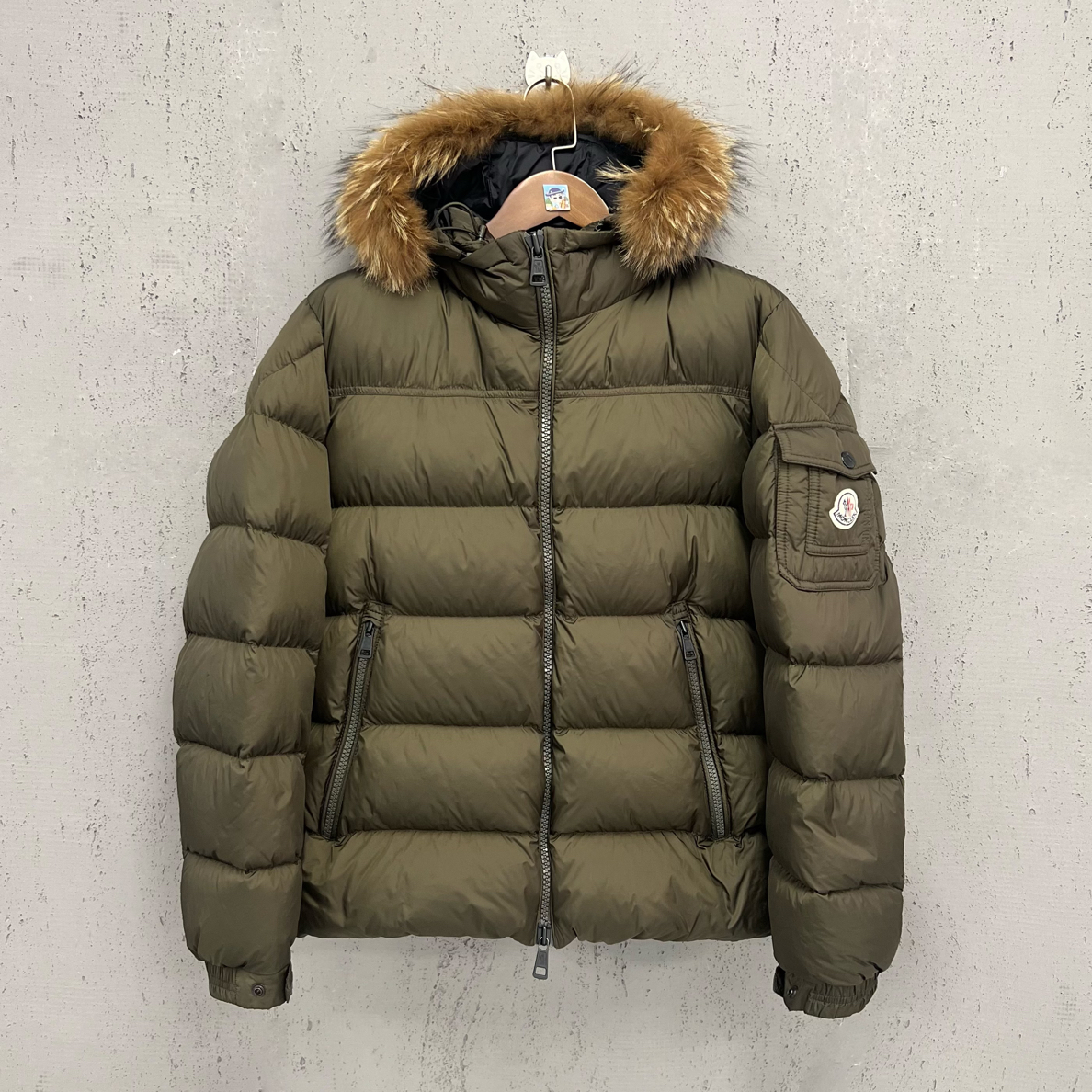 未使用 MONCLER moncler蒙口marque军绿色带毛领羽绒服4码