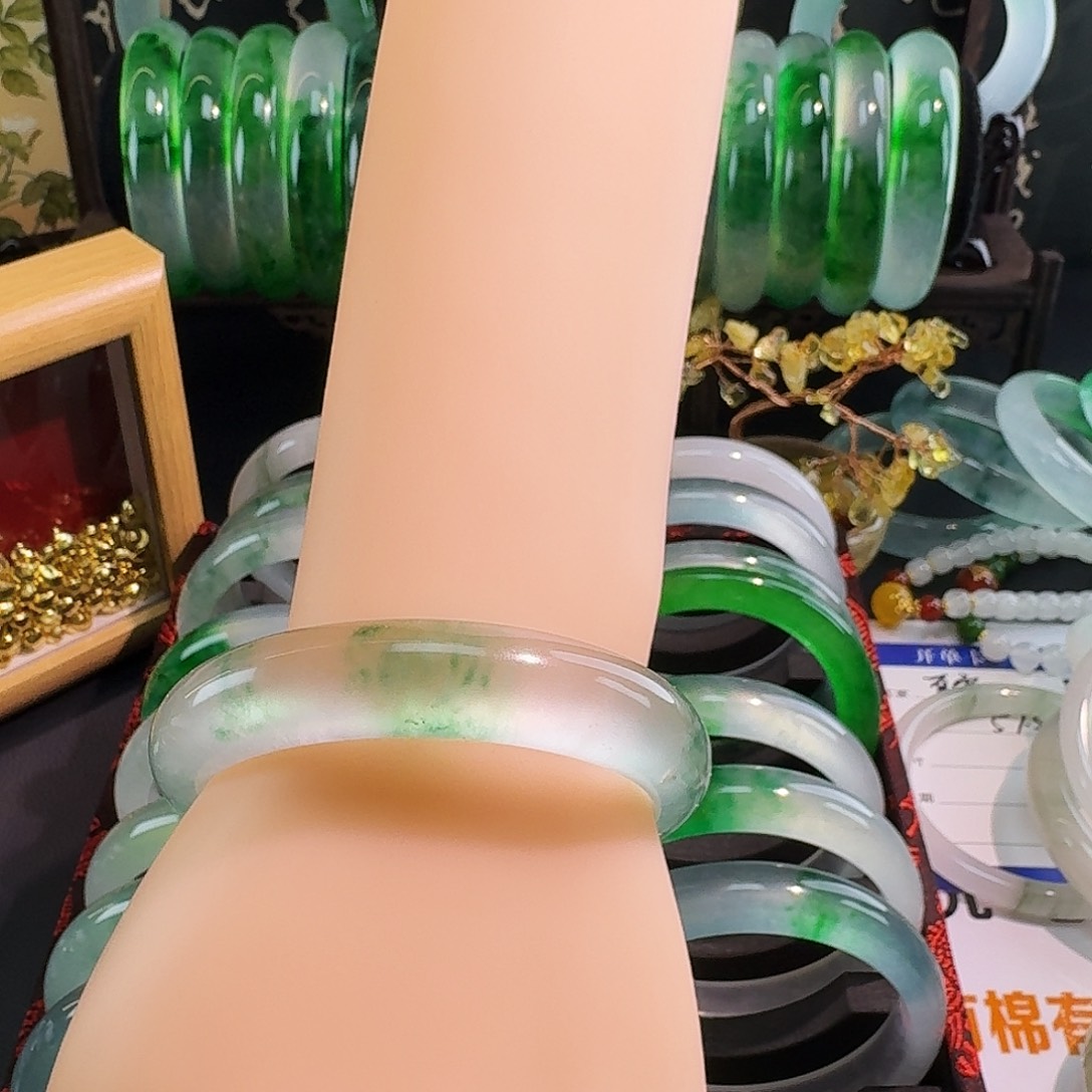 用***0石英质玉（非洲翠）合金手镯