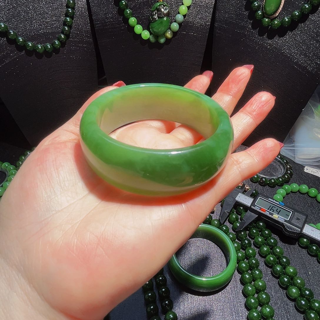 未镶嵌手镯和田玉启**景俄料