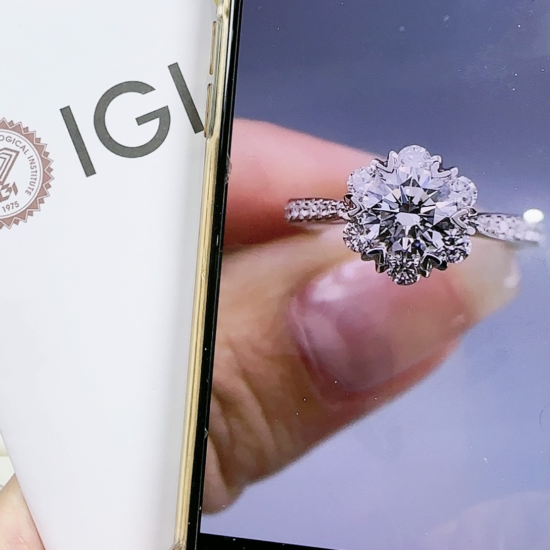 实验室培育钻石18K金镶嵌50分 d vvs2