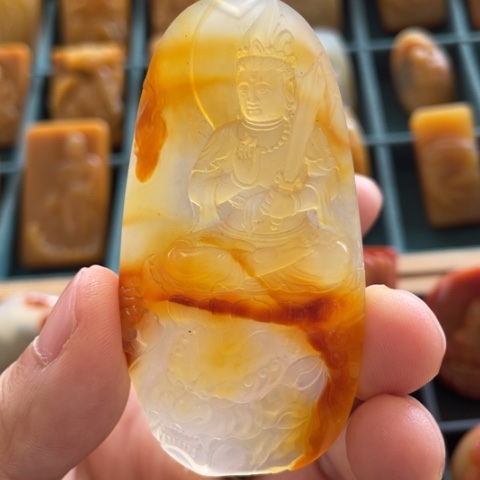 【闪购商品】石英质玉（黄龙玉）颈饰未镶嵌