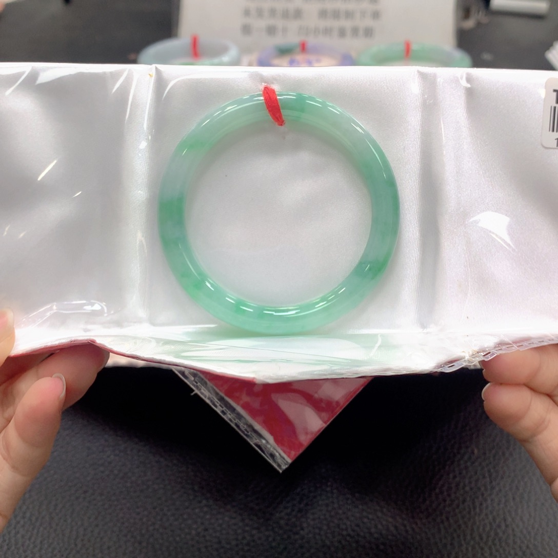 翡翠未镶嵌手镯11