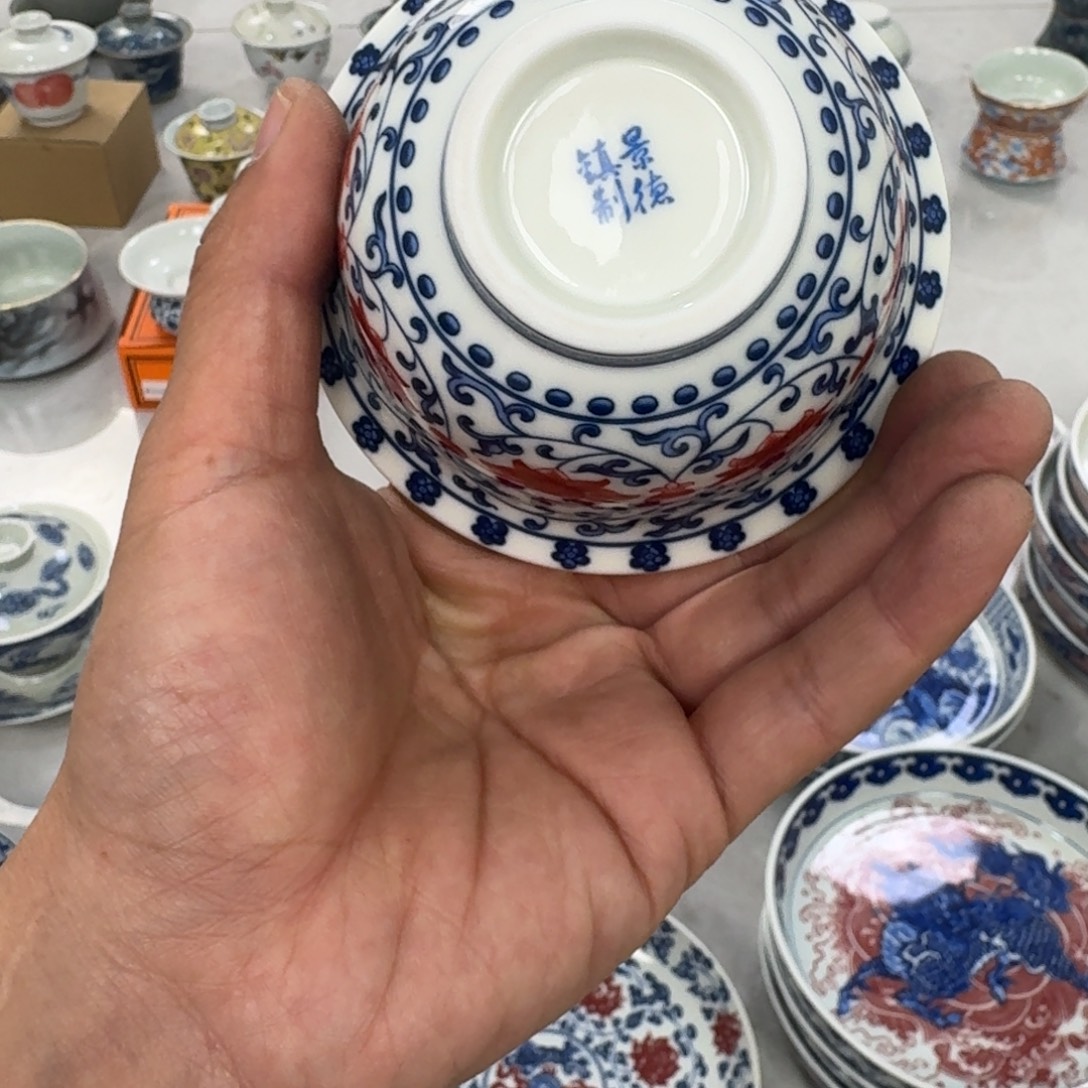 摆件釉里红缠枝莲主人压手杯