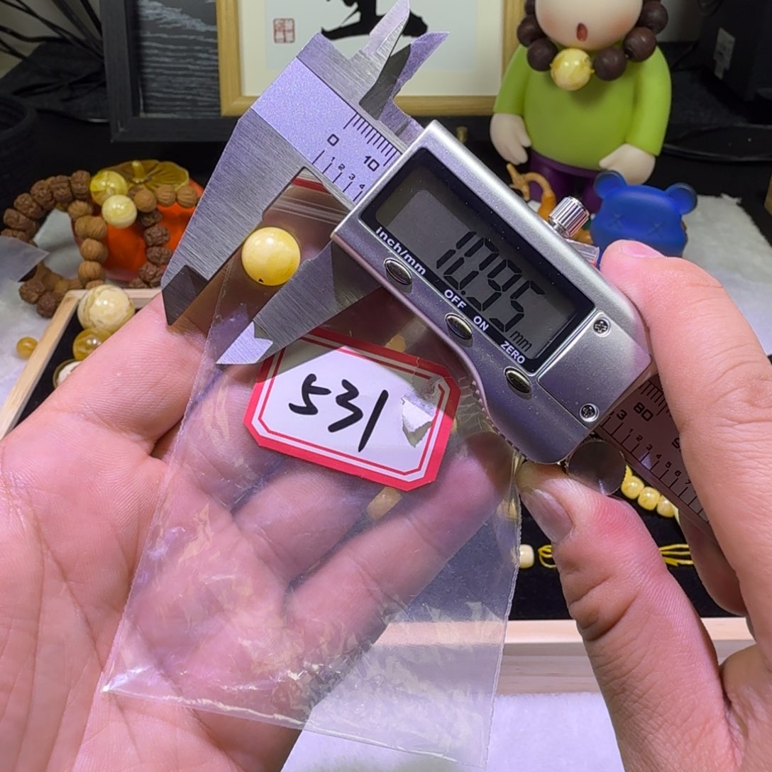 蜜蜡未镶嵌珠宝奇石