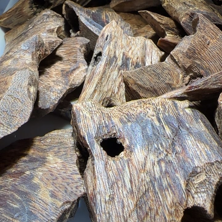 沉香手把件海南老白棋块料100克