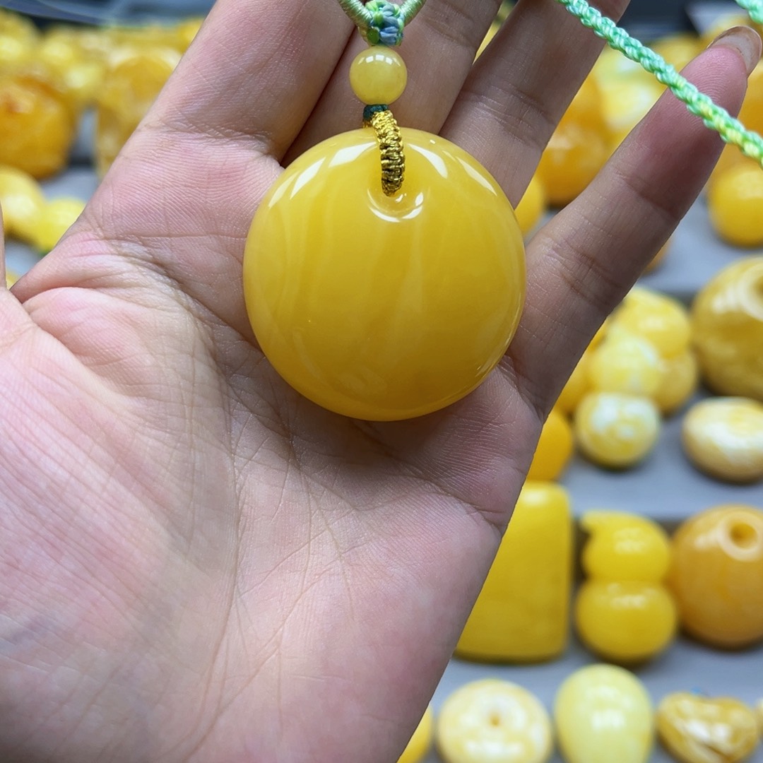 蜜蜡未镶嵌珠宝奇石