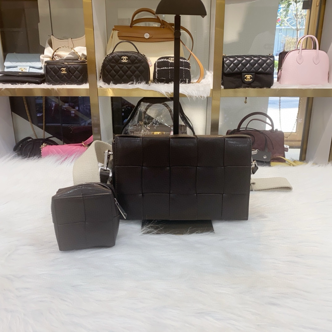 99新 BOTTEGA VENETA/葆蝶家 BV葆蝶家棕色色子母包斜挎包