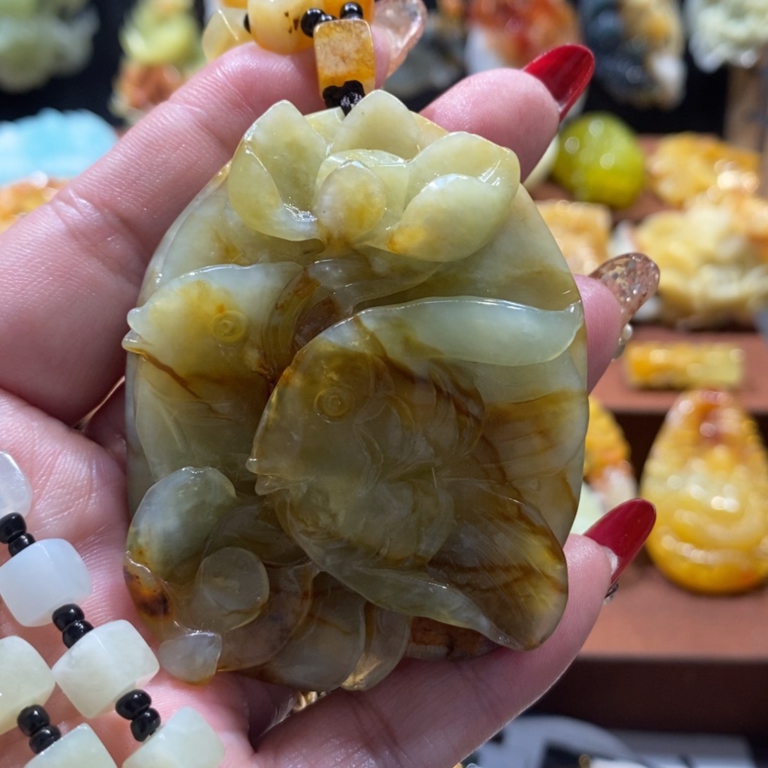 蛇纹石玉颈饰未镶嵌