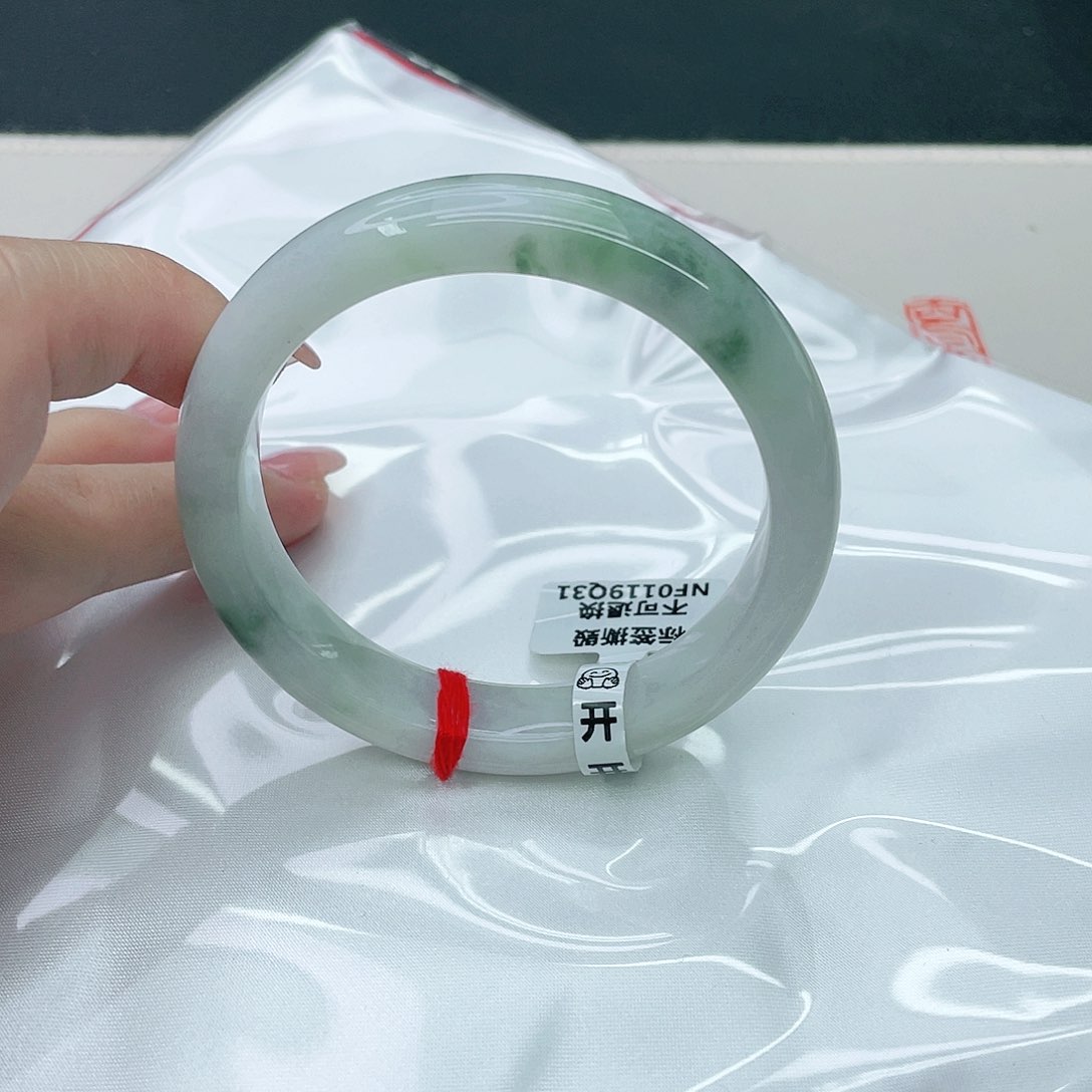 翡翠手镯未镶嵌正56