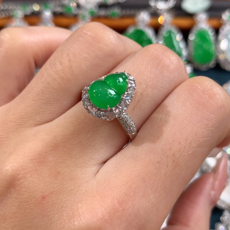 【闪购商品】翡翠颈饰18K金镶嵌葫芦