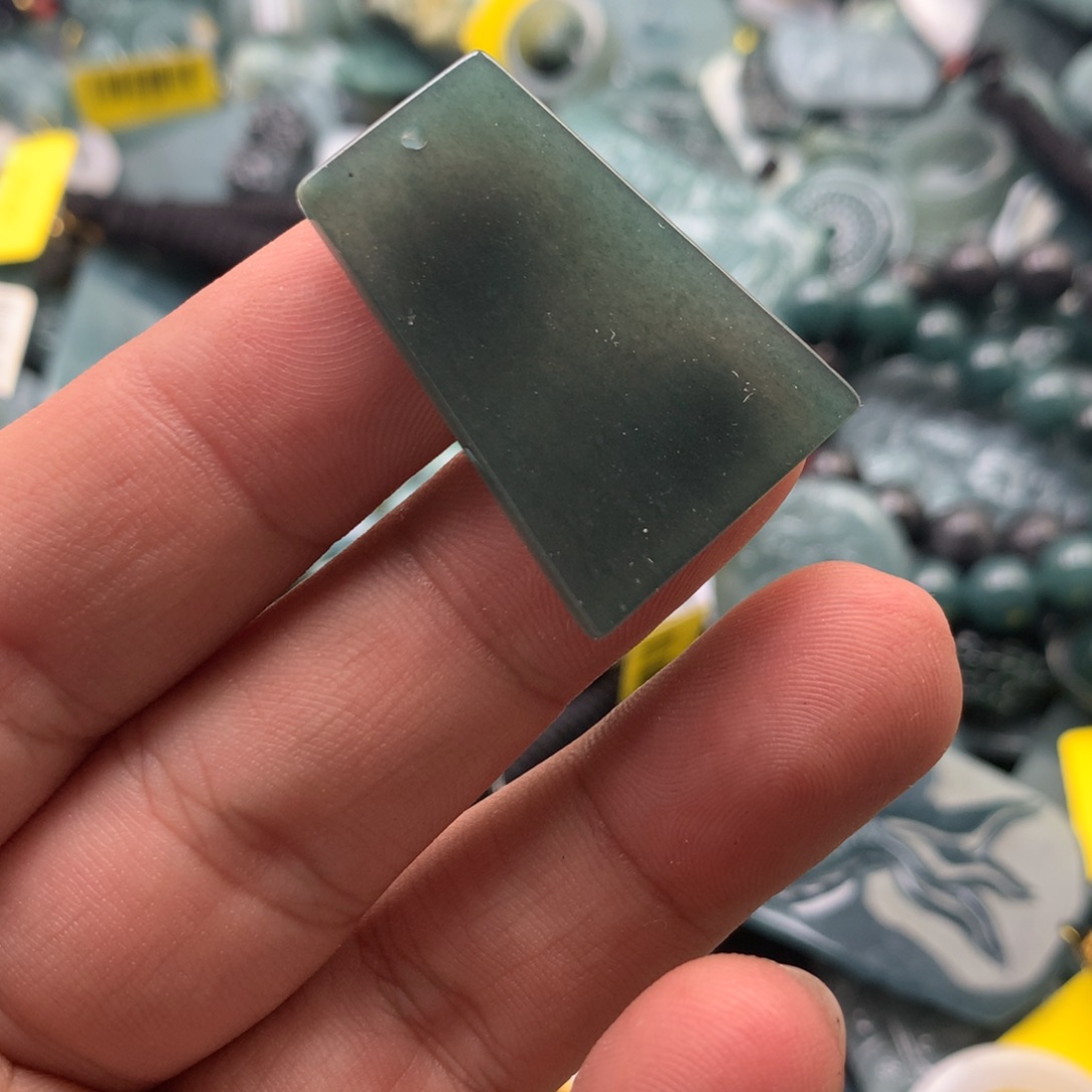 翡翠未镶嵌颈饰无事牌