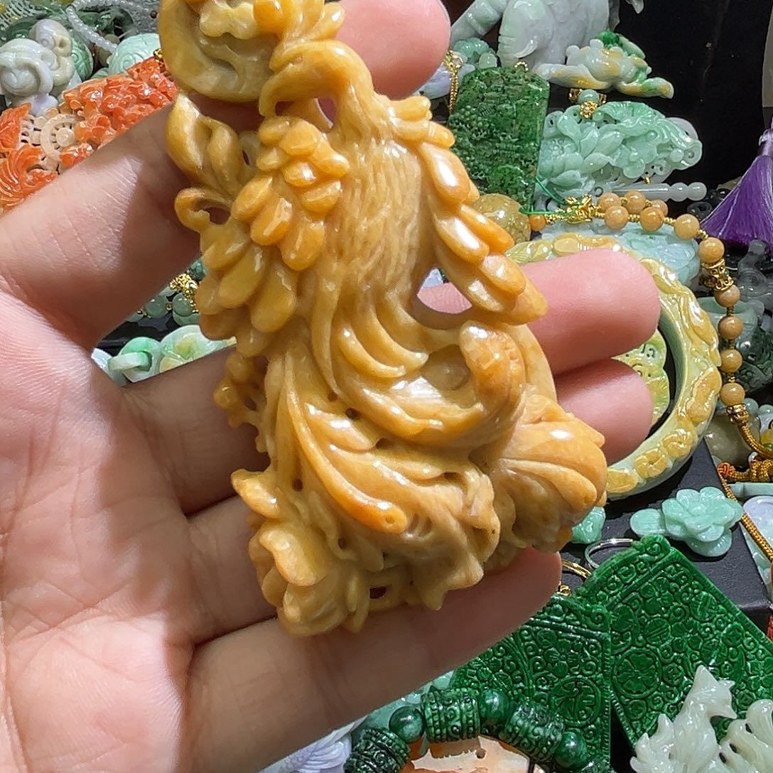 翡翠未镶嵌颈饰待编织
