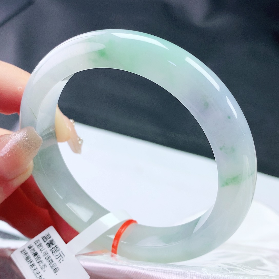 翡翠手镯未镶嵌59圈