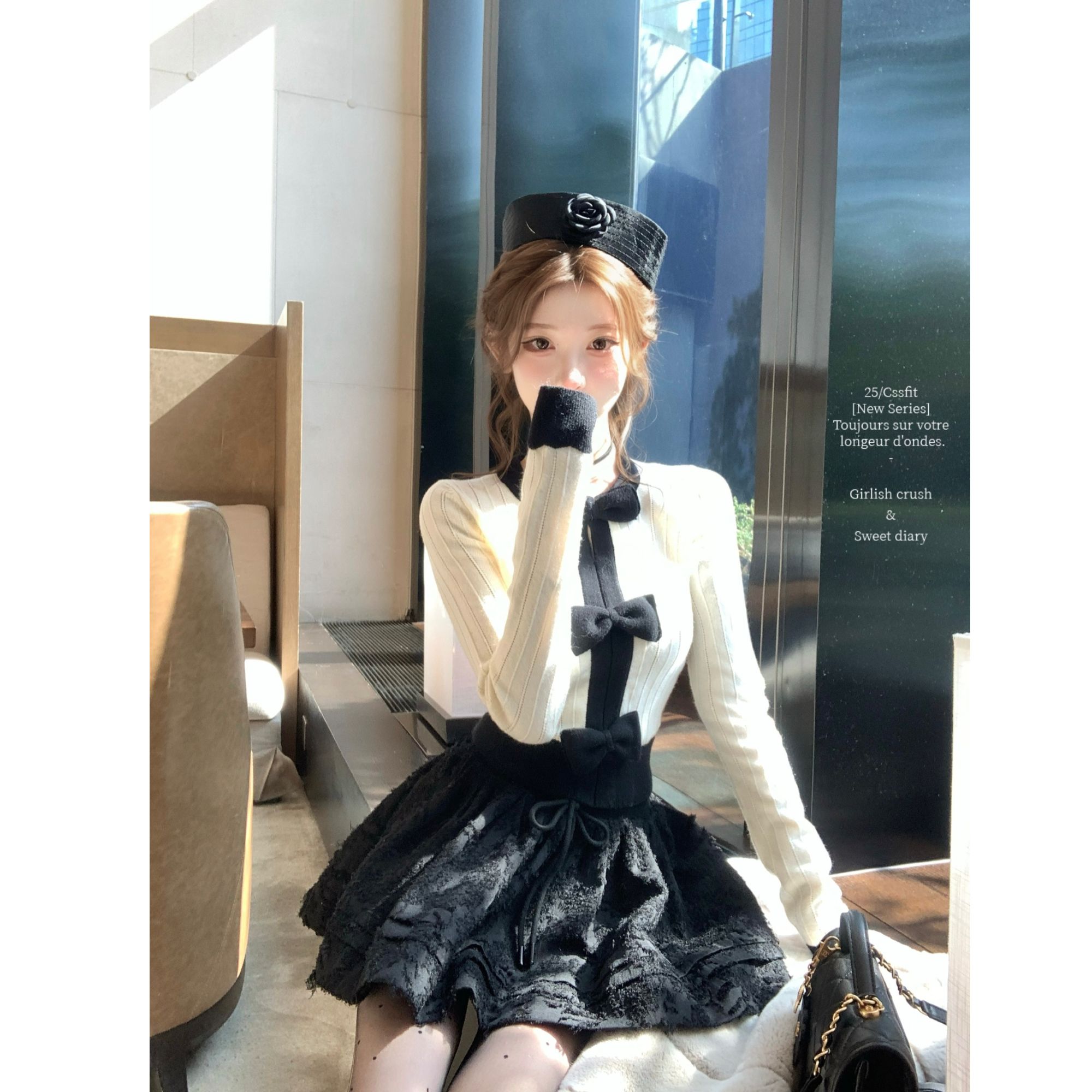 【晚间星屑】小香feel竖条黑白蝴蝶结撞色收腰针织衫上衣配显瘦短裙