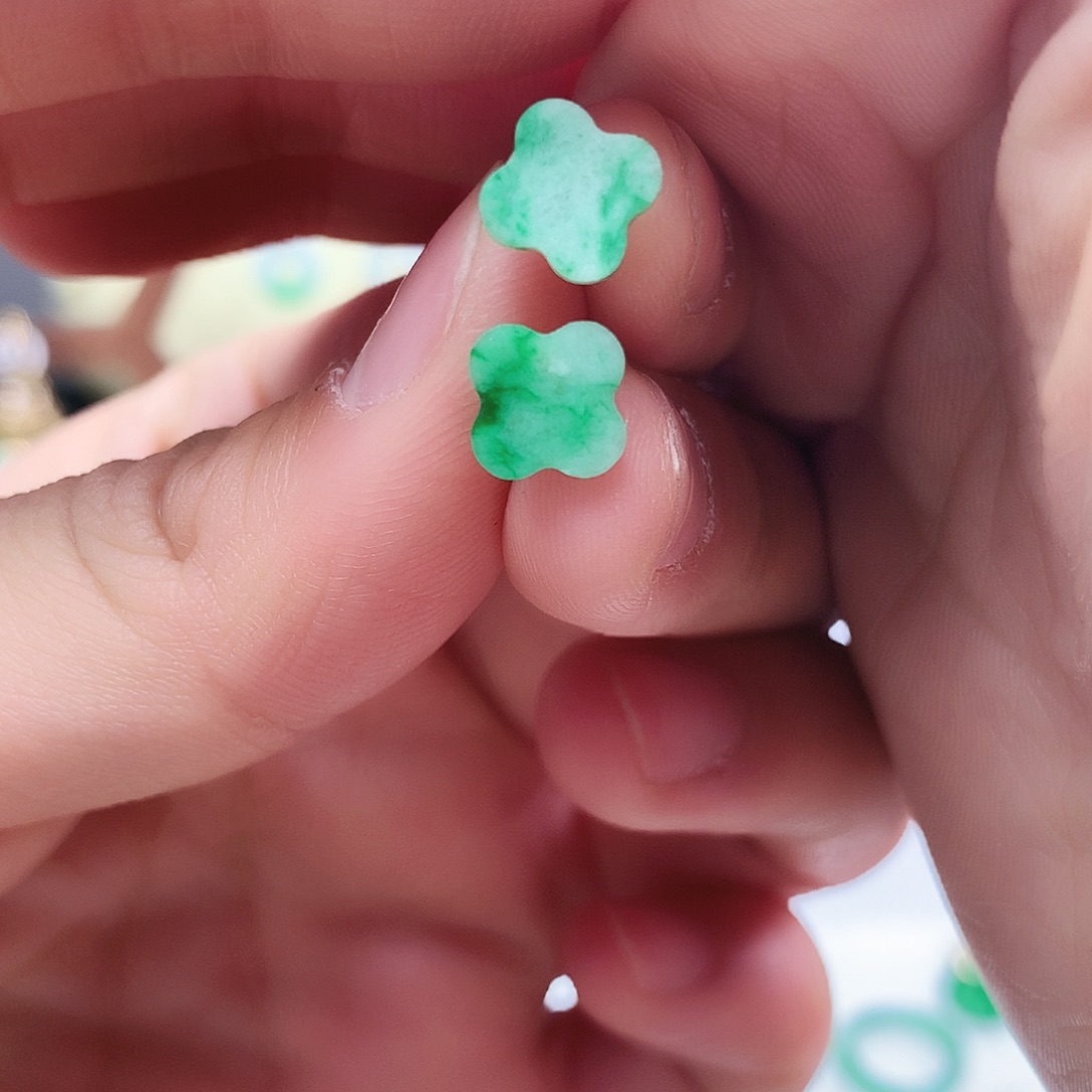 翡翠耳饰未镶嵌耳饰