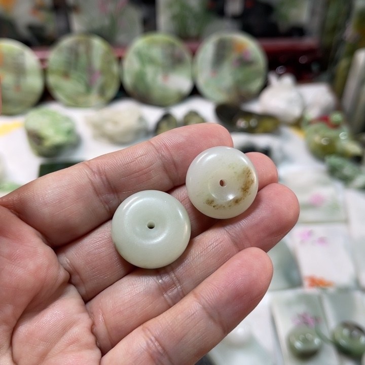 海***月独山玉未镶嵌颈饰