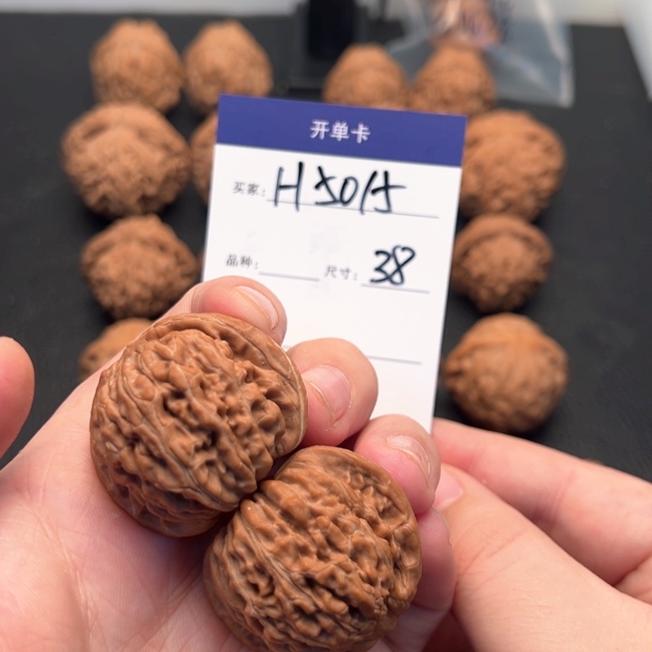 文玩核桃把件f****e山西老树汉高楼5015