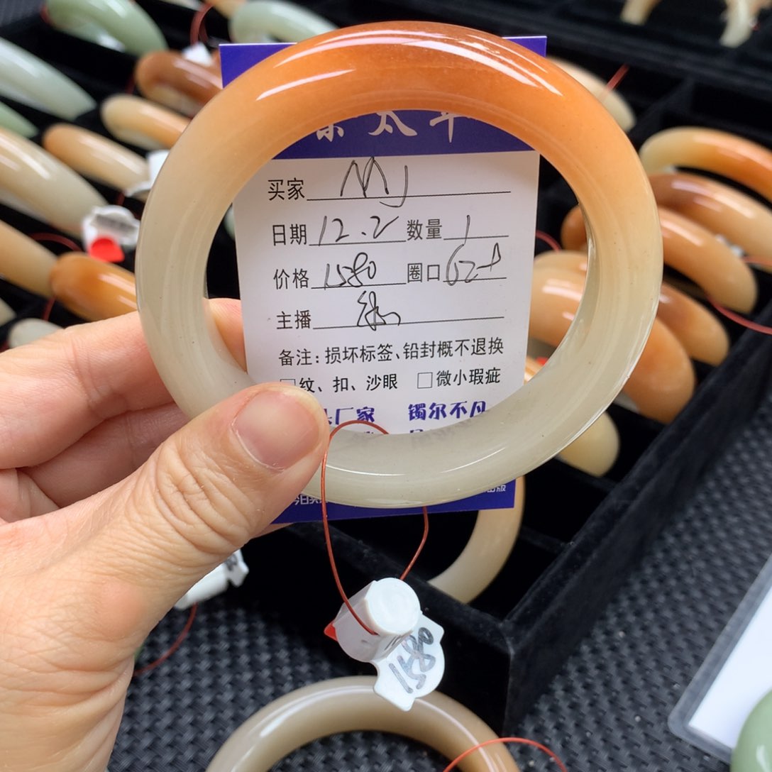 未镶嵌手镯石英质玉M*?