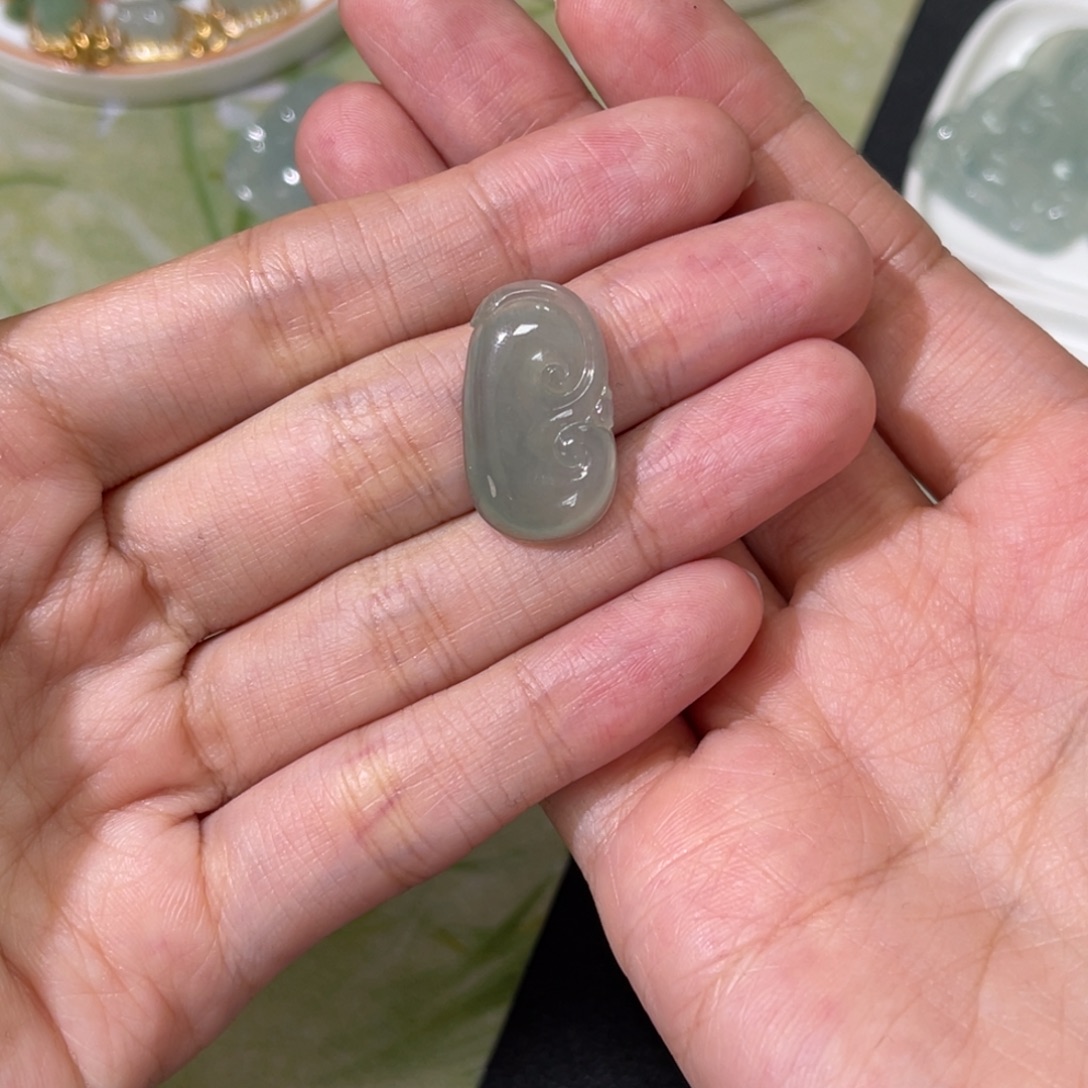 红***梨翡翠未镶嵌颈饰如意