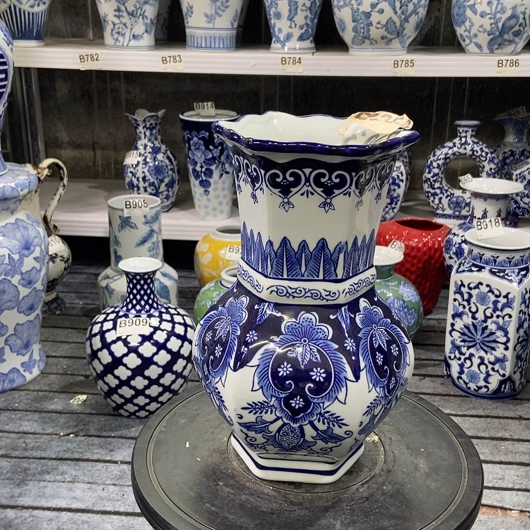 摆件花瓶手绘釉下彩