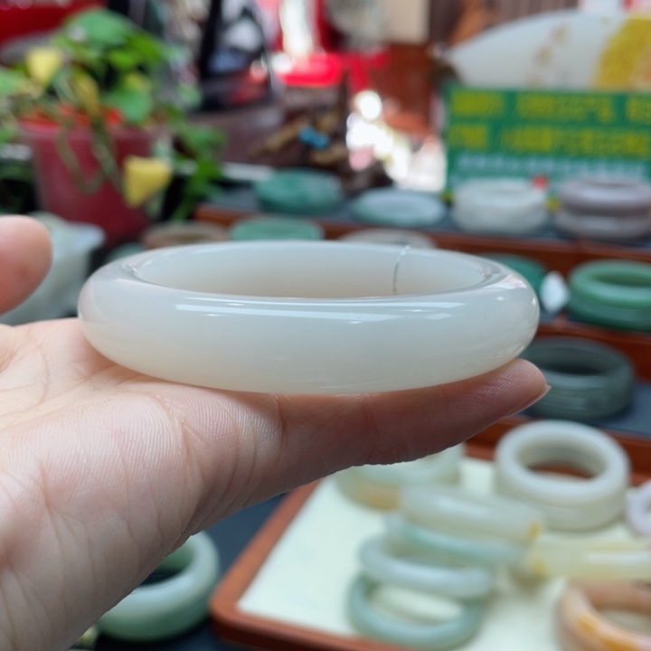 石英质玉手镯未镶嵌R佘太白手镯