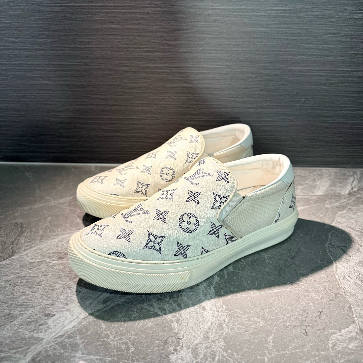 99新 LouisVuitton/路易威登 白色老花一脚蹬 39.5码