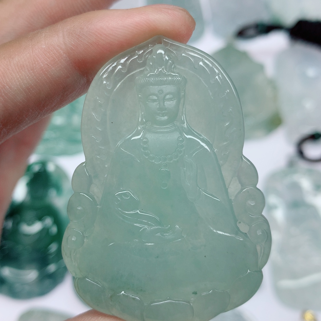 翡翠未镶嵌颈饰素衣观音