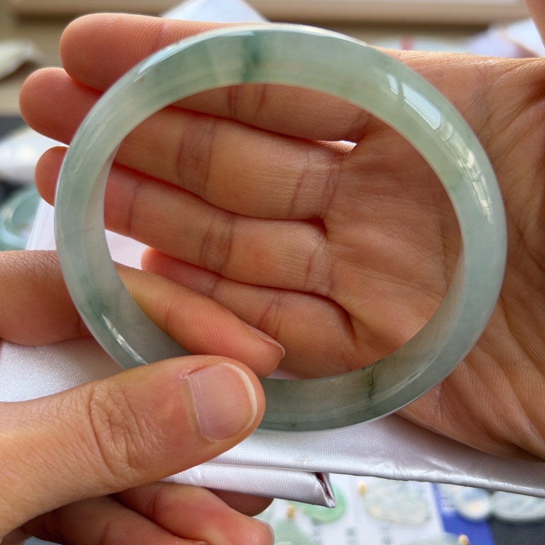 翡翠手镯未镶嵌手镯