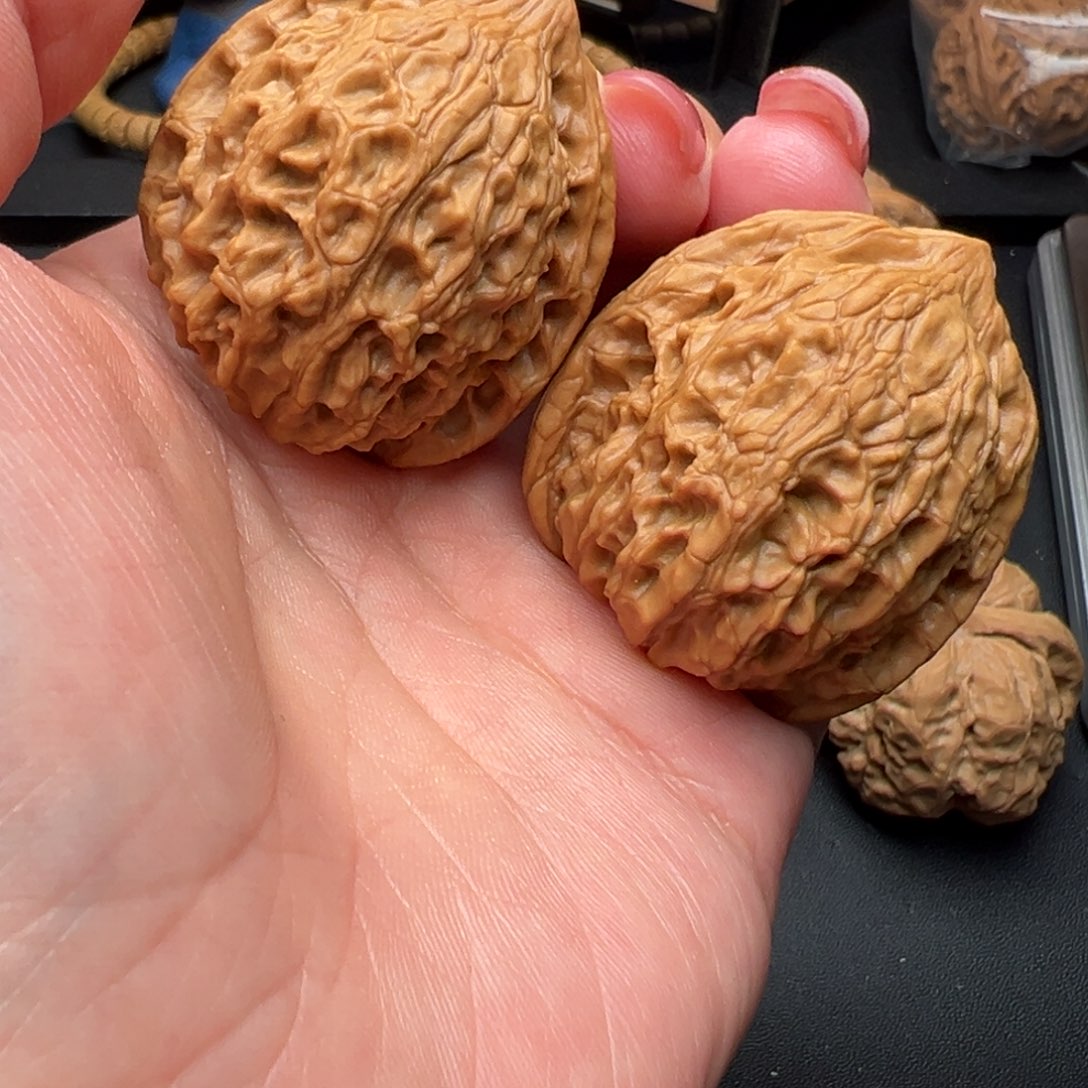 文玩核桃吊坠金牛37