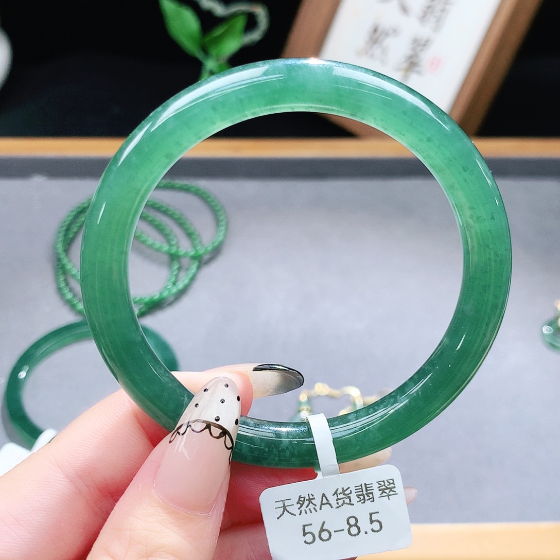 翡翠手镯（圆镯）未镶嵌