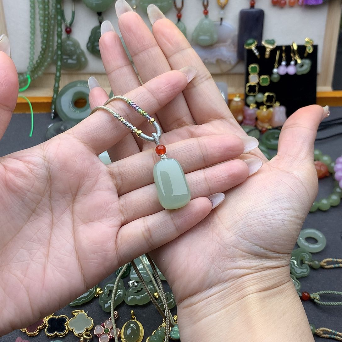 和田玉吊坠(不含链)未镶嵌