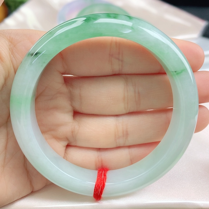 翡翠手镯未镶嵌飘花57