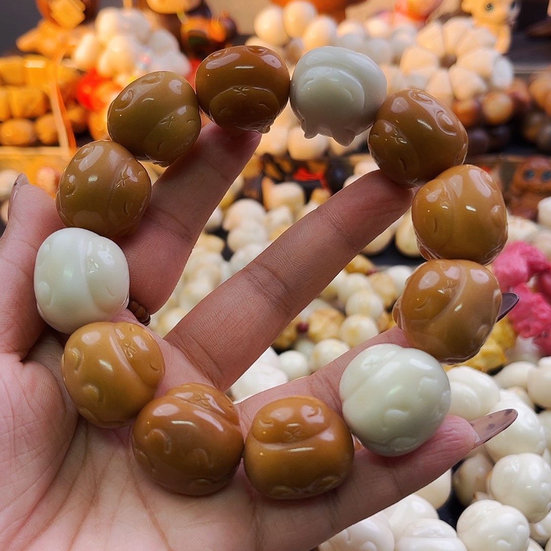 菩提根/象牙果手串玉兔微瑕