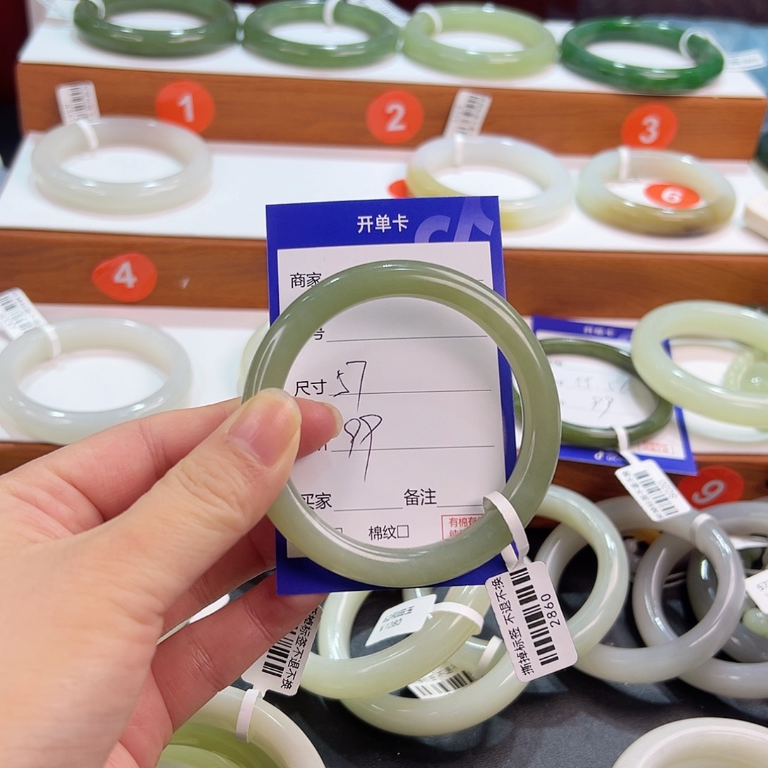 未镶嵌手镯和田玉三***常