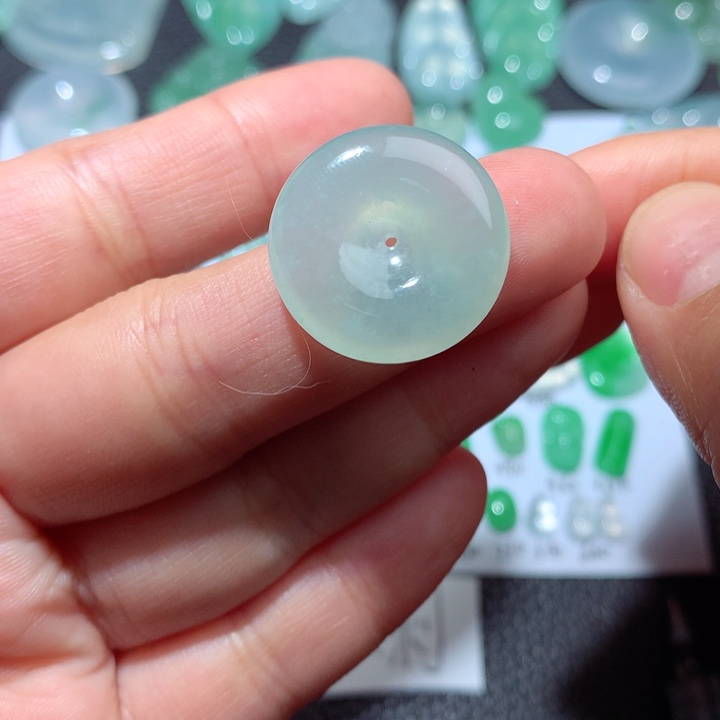 翡翠颈饰未镶嵌天然翡翠平安扣