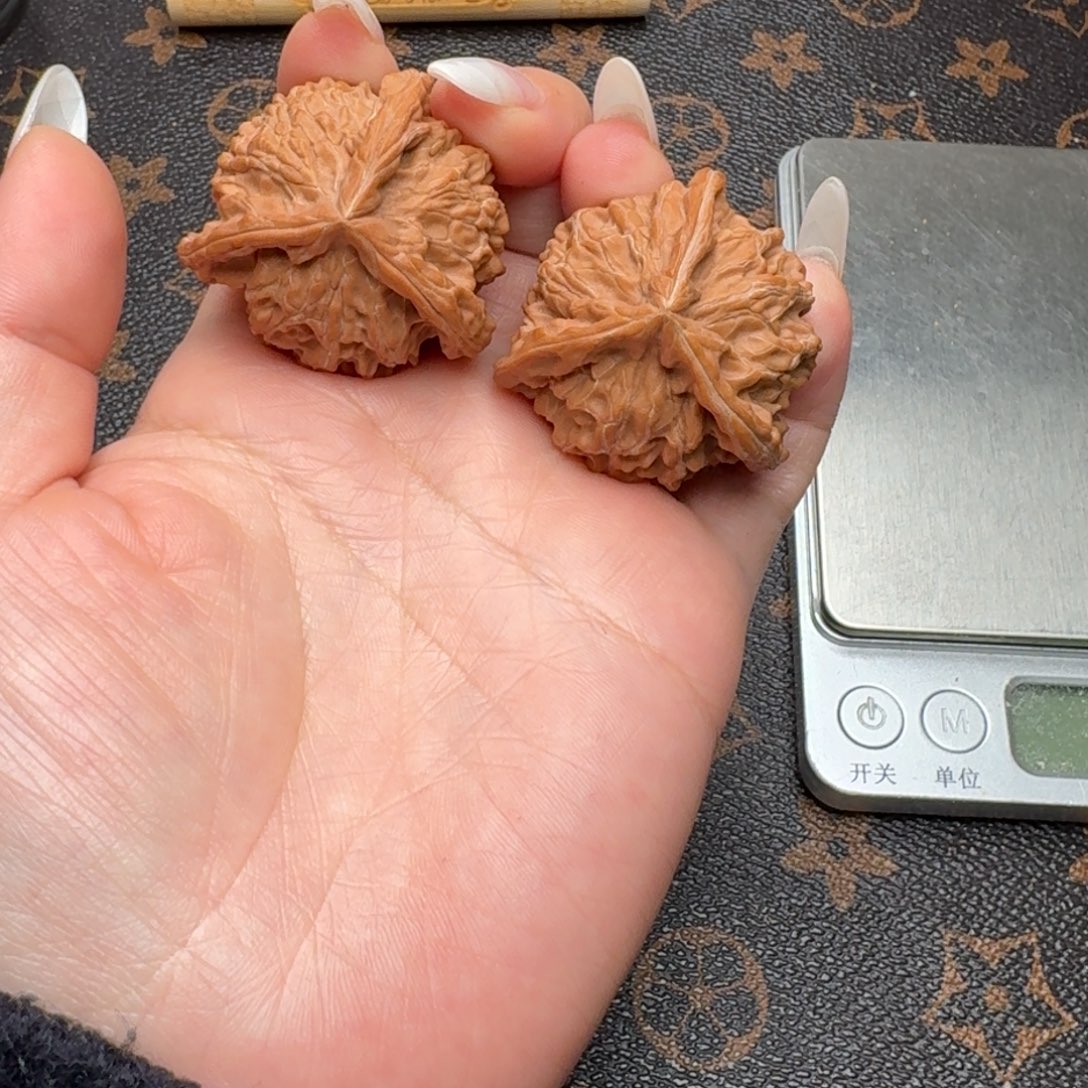 文玩核桃把件38三棱M156