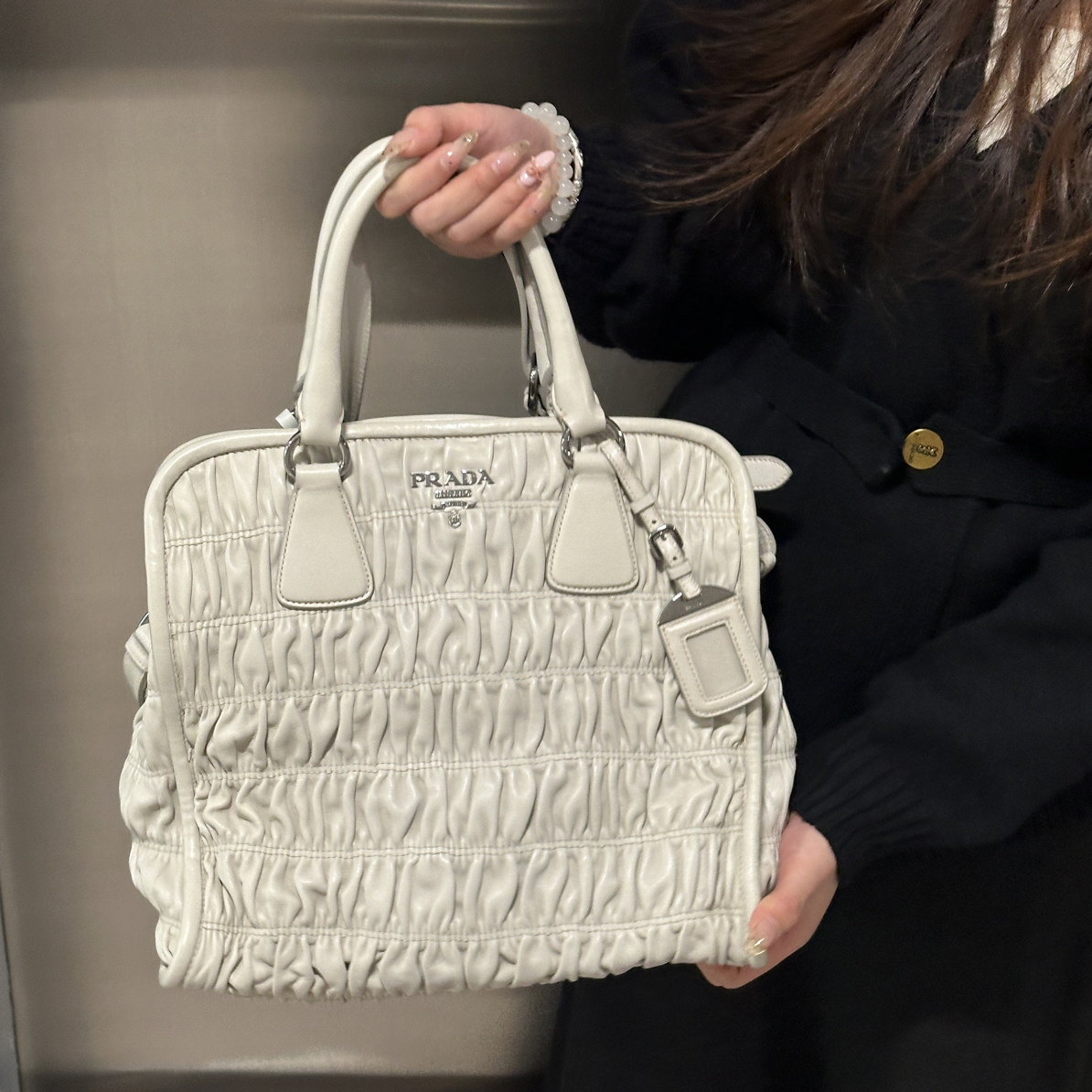 95新 Prada/普拉达 白色褶皱托特手提