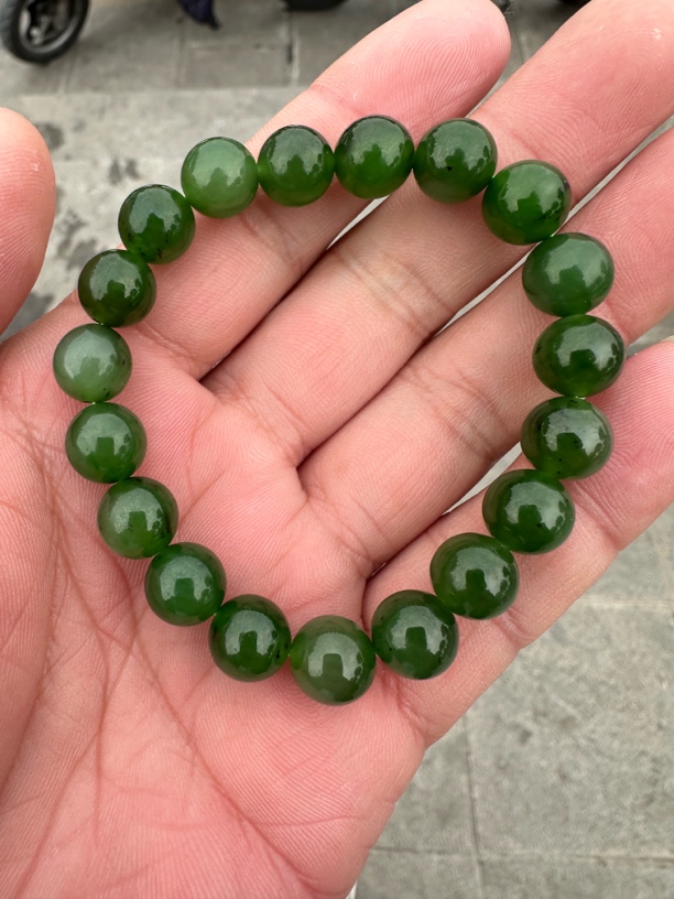 俄料冰底辣阳绿的卡 10 手串第一次合作价