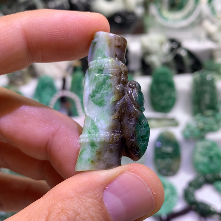 辉***浪独山玉未镶嵌颈饰