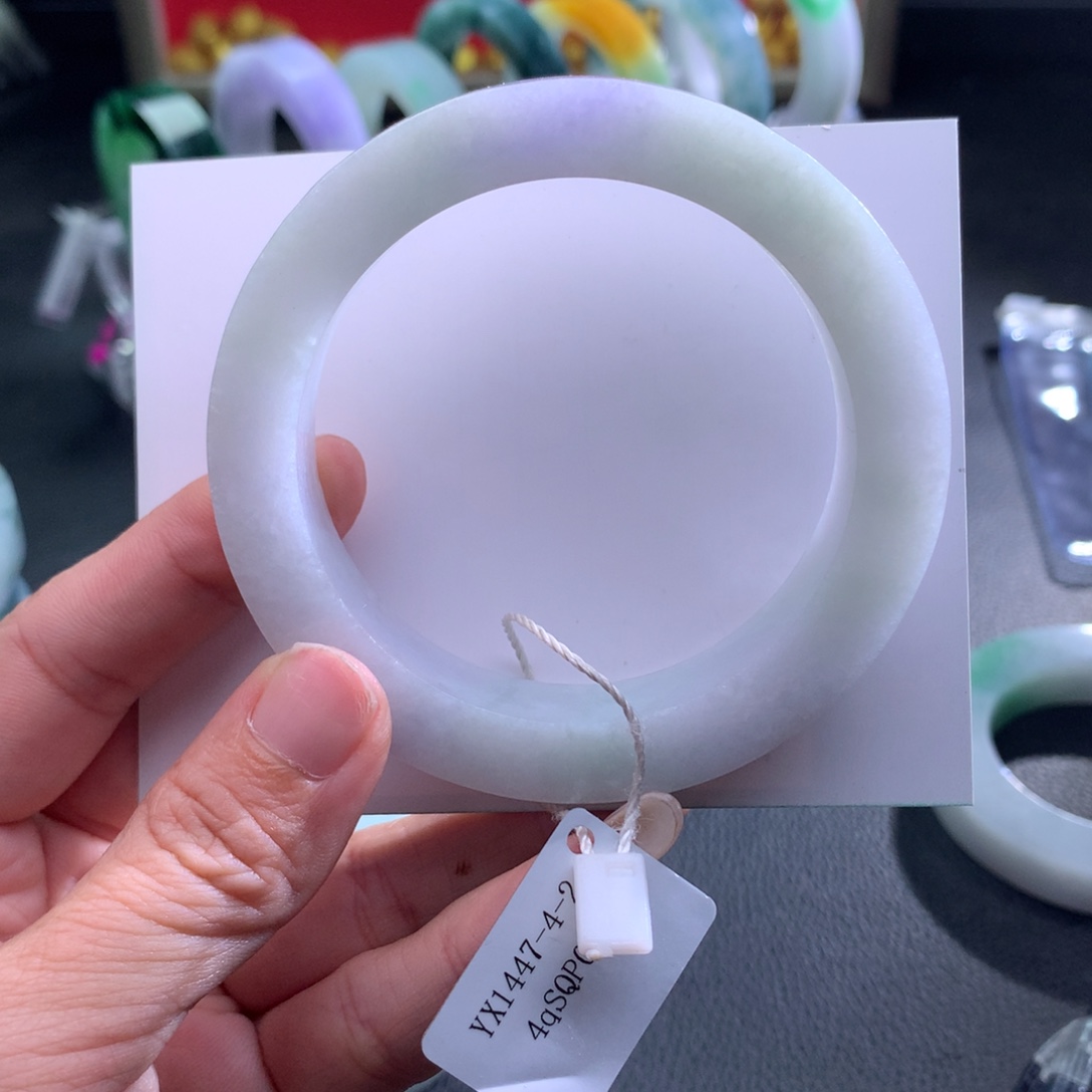 定制翡翠未镶嵌翡翠手镯