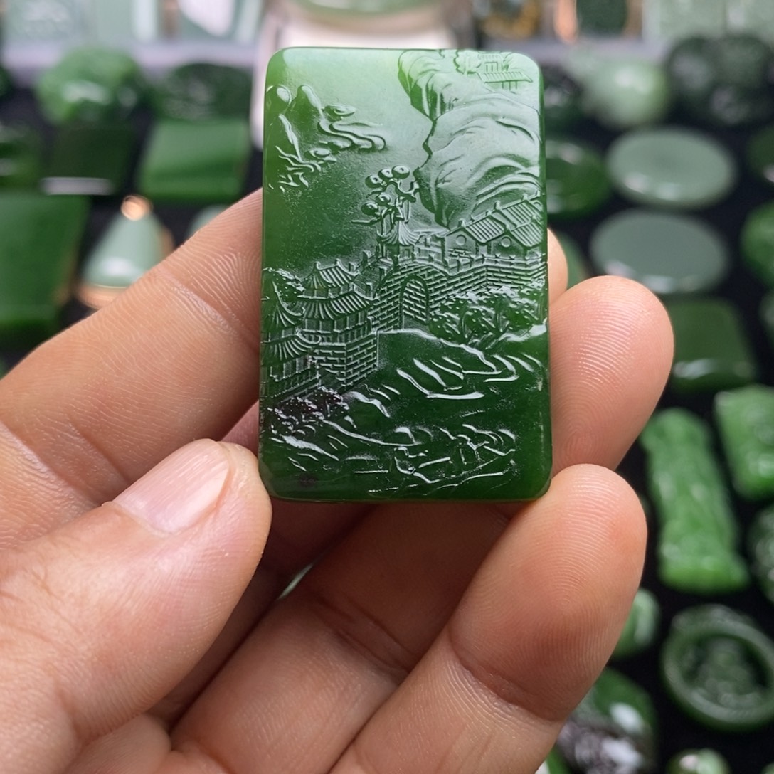 颈饰未镶嵌和田玉（碧玉）