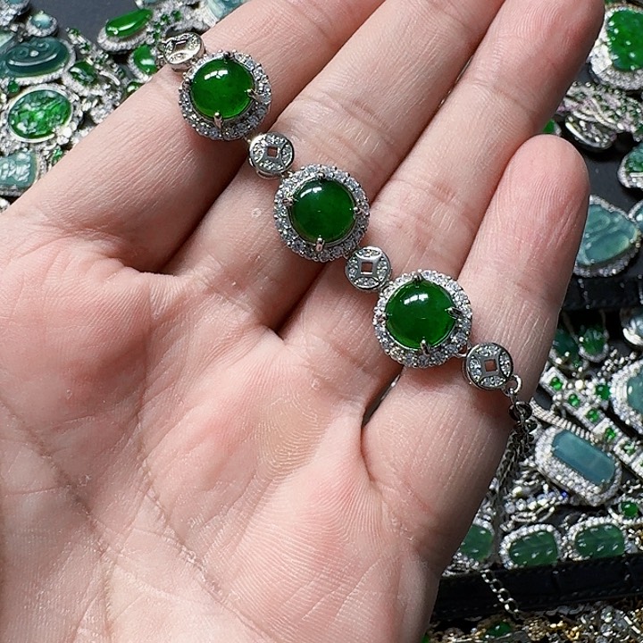 翡翠颈饰未镶嵌天然A货翡翠放漏