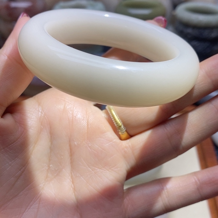 石英岩玉手镯未镶嵌